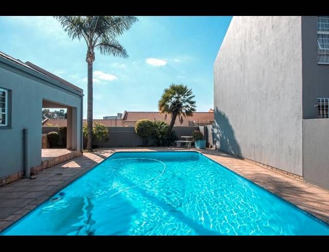 2 BEDROOM TOWNHOUSE FOR SALE IN BEDFORD GARDENS